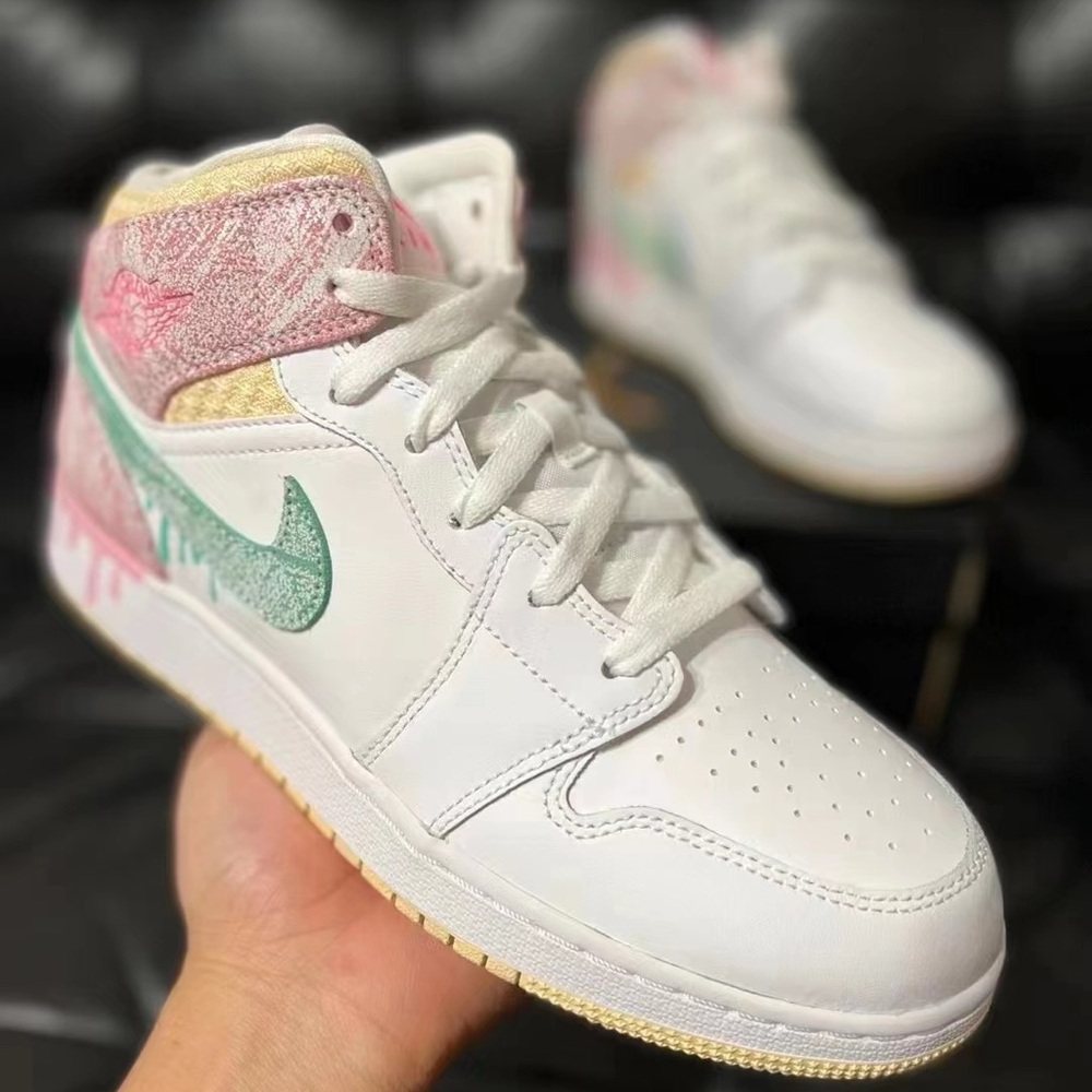 (GS) Air Jordan 1 Mid SE 'Ice Cream' Size 7
Brand New
